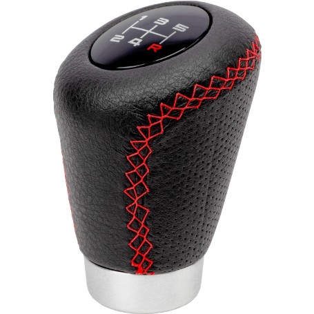 POMO SPORT CORTO PERFORADO PIEL NEGRA COSTURAS ROJAS. +PWP.